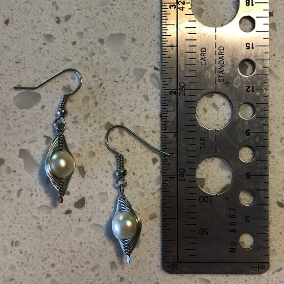 Wire-Wrapped Pearl Dangle Earrings – Elegant Silver-Tone Design - Picture 2 of 2